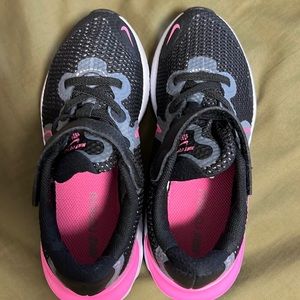 New Nike Girls Shoes